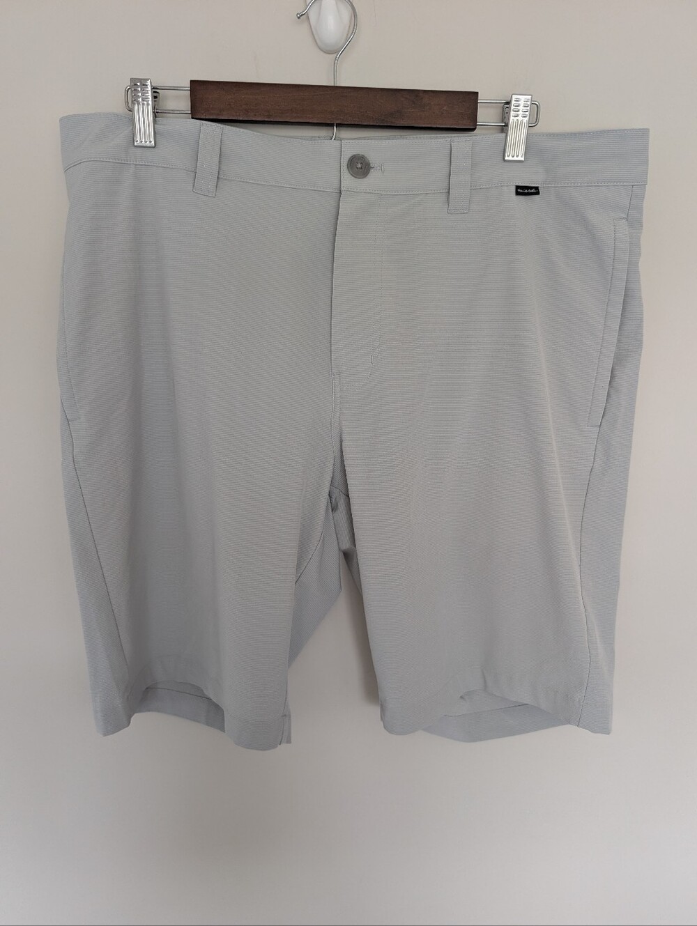 Travis Mathew Shorts Chino Golf Mens 36 Gray Striped Flat Front Pockets Casual